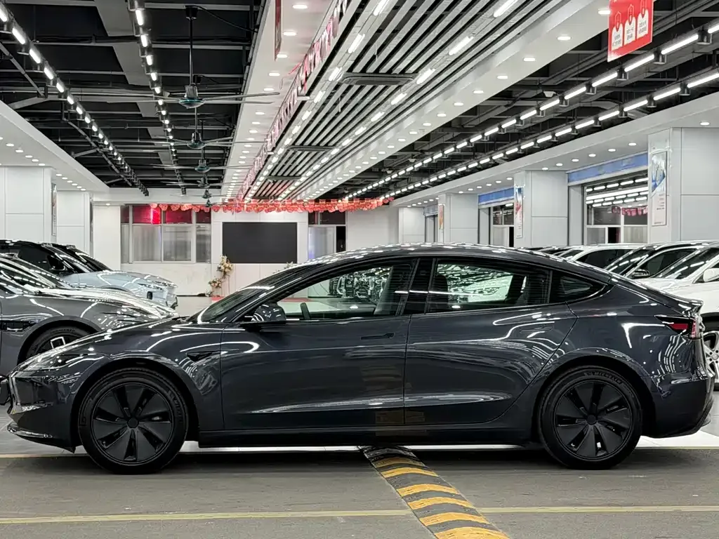 Tesla Model 3 — фото 7