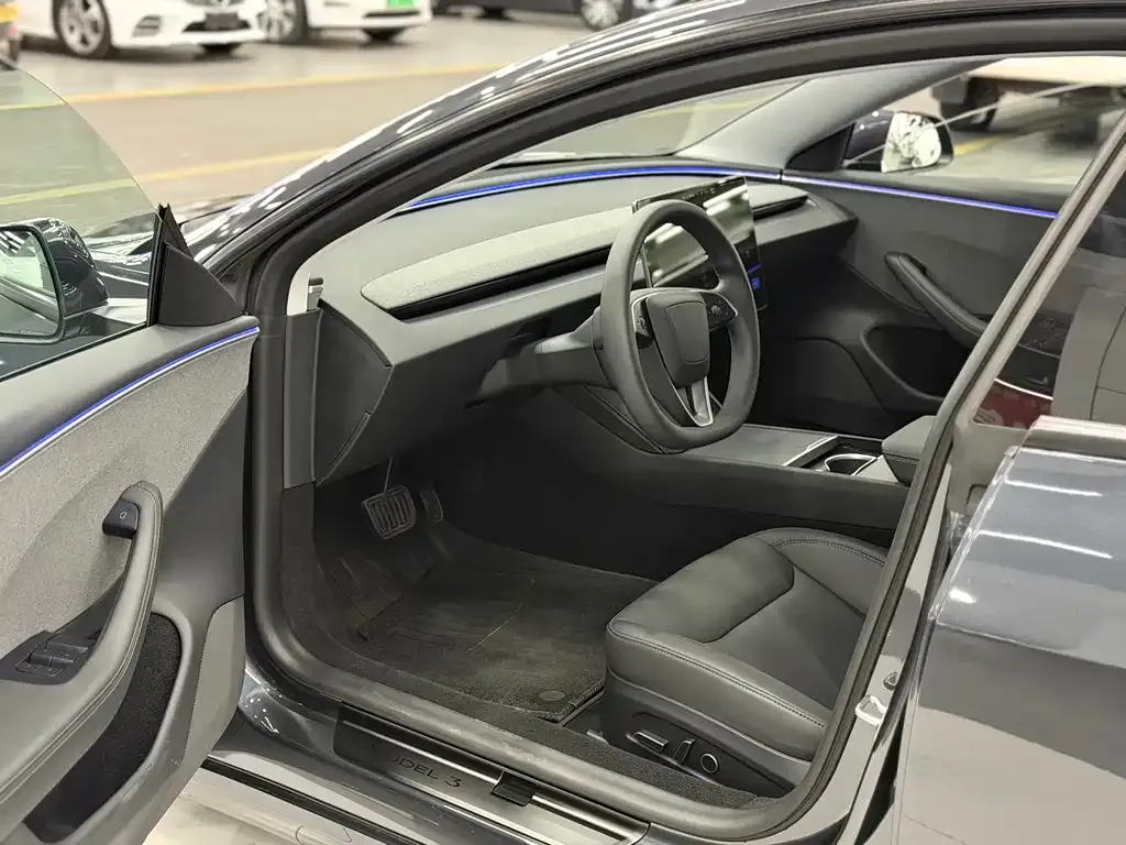 Tesla Model 3 — фото 10