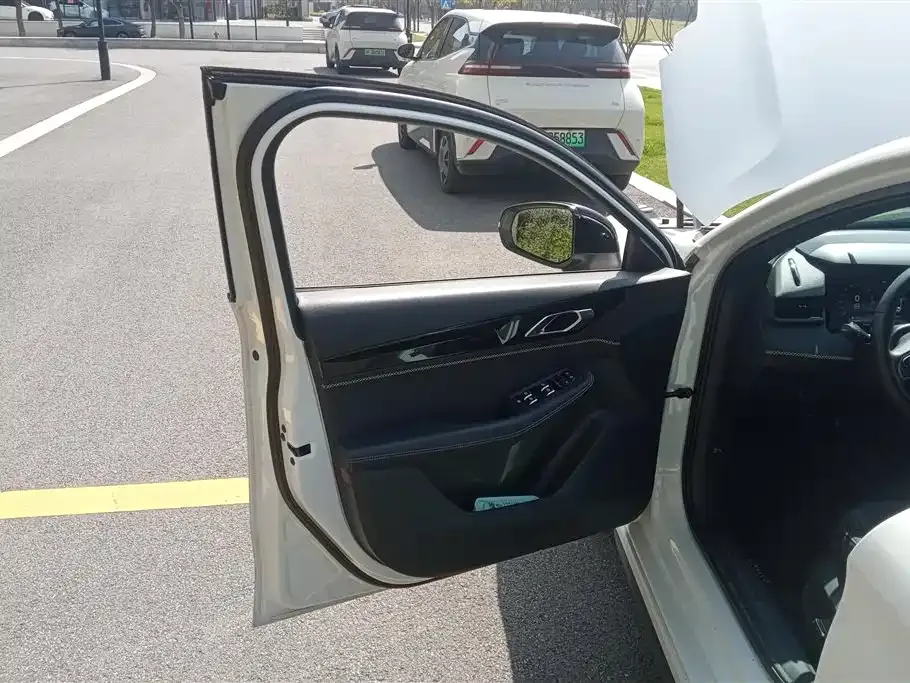 Lynk & Co 03 2024 из CN, фото 5