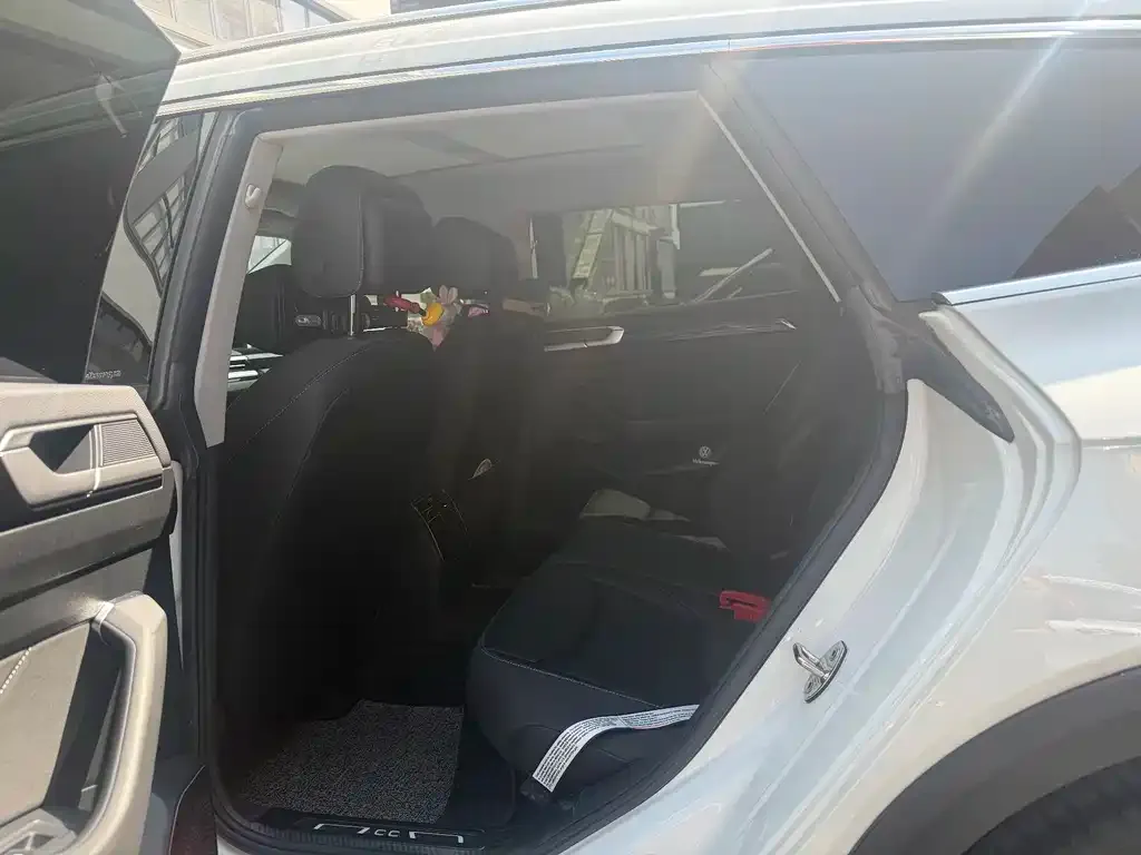 Volkswagen CC 2022 из CN, фото 2