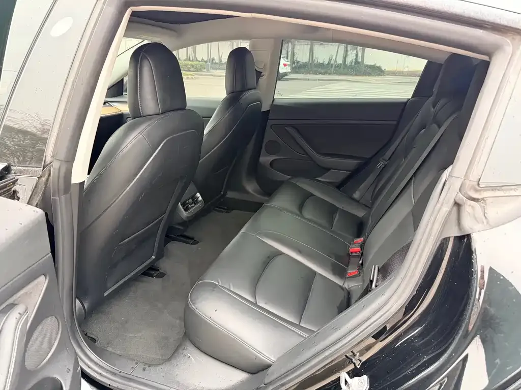 Tesla Model 3 — фото 4