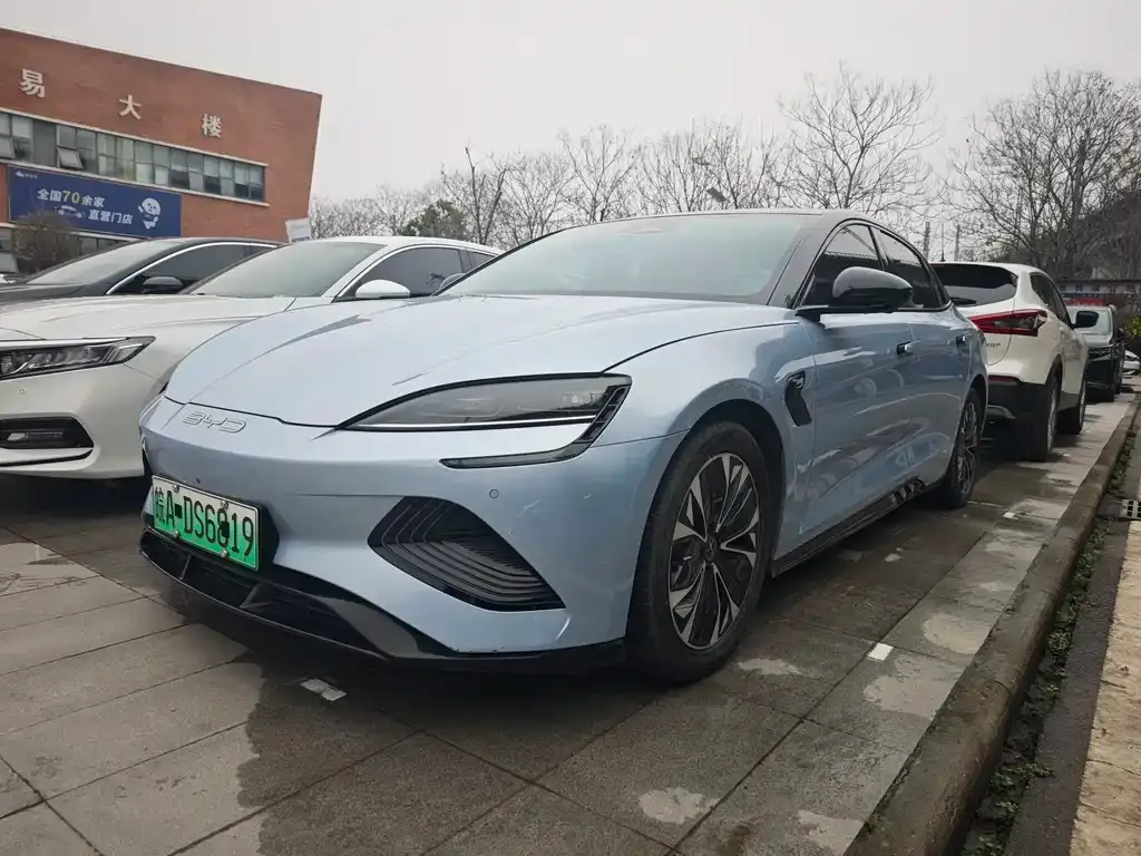 BYD Seal — фото 1