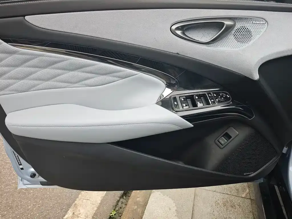 BYD Seal — фото 10