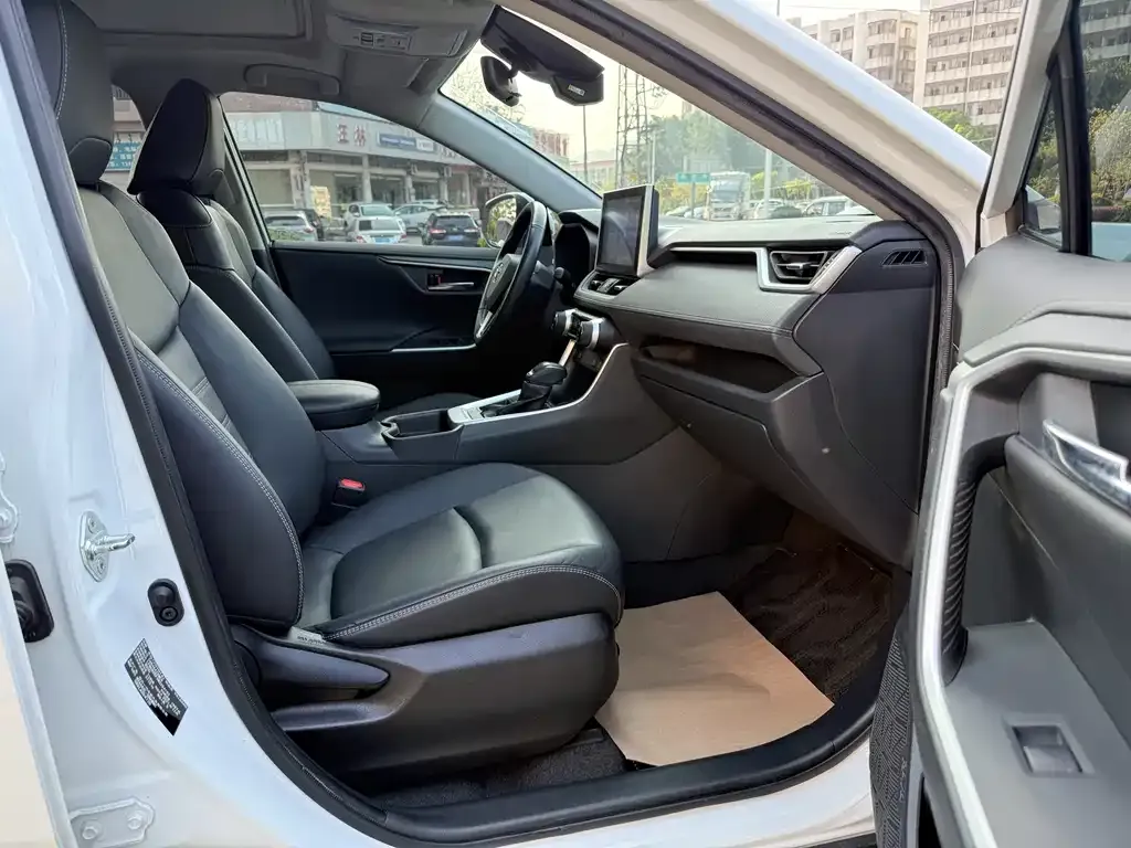 Toyota RAV4 2021 из CN, фото 8