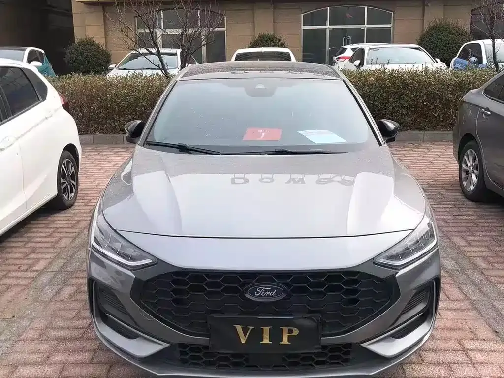 Ford Focus 2023 из CN, фото 8