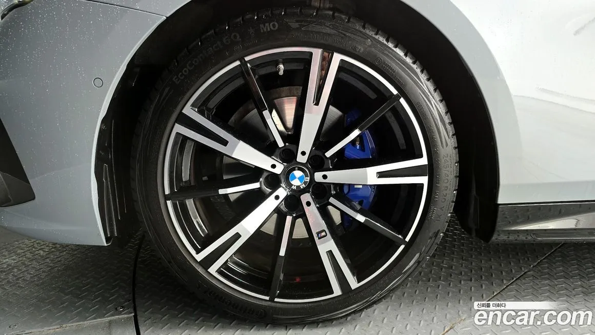 BMW 5-Series — фото 10