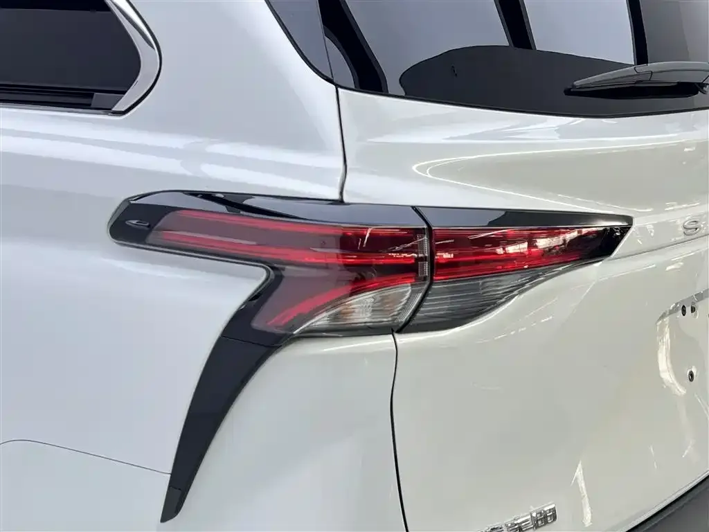 Toyota Sienna 2024 из CN, фото 3