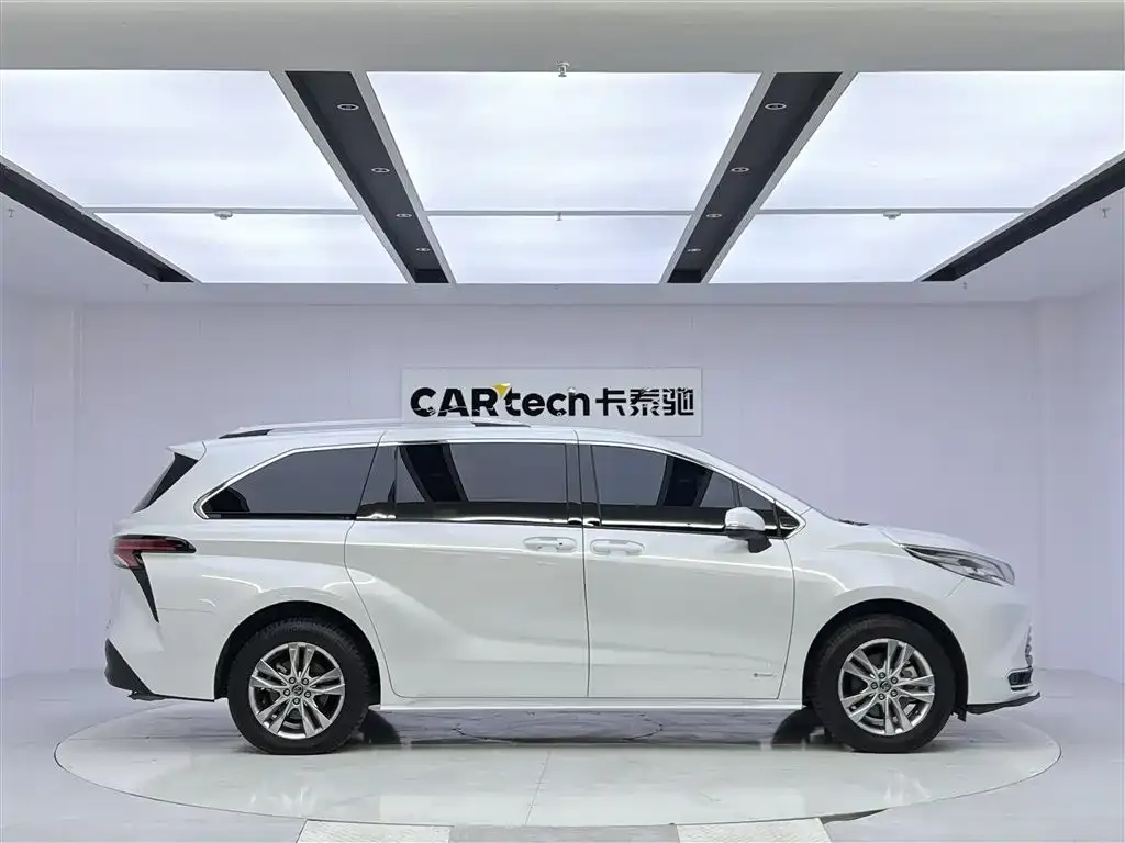 Toyota Sienna 2024 из CN, фото 6