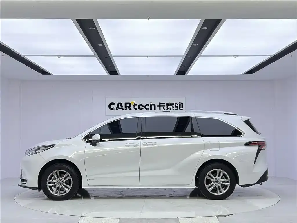 Toyota Sienna 2024 из CN, фото 10