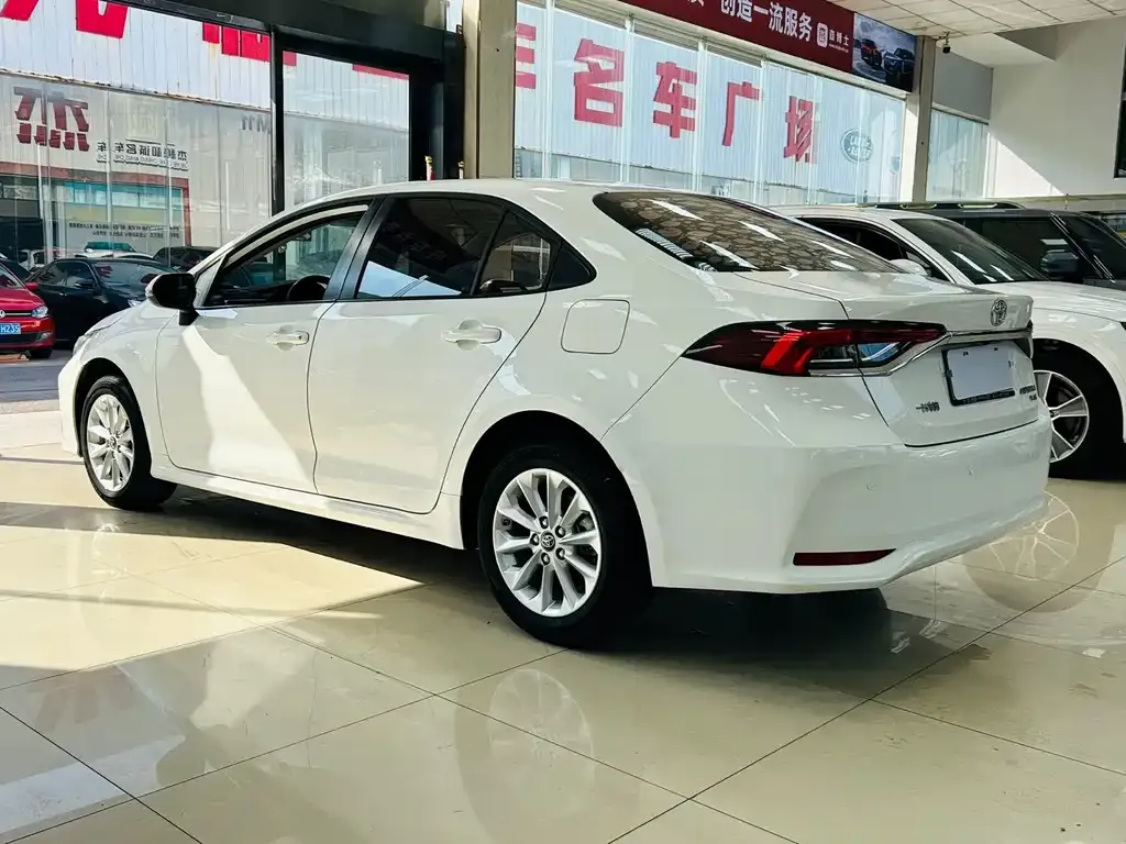 Toyota Corolla — фото 5