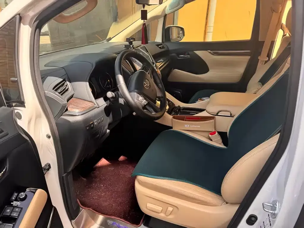Toyota Alphard — фото 9