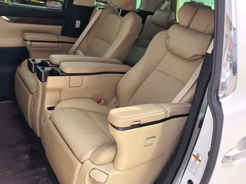 Toyota Alphard — фото 2