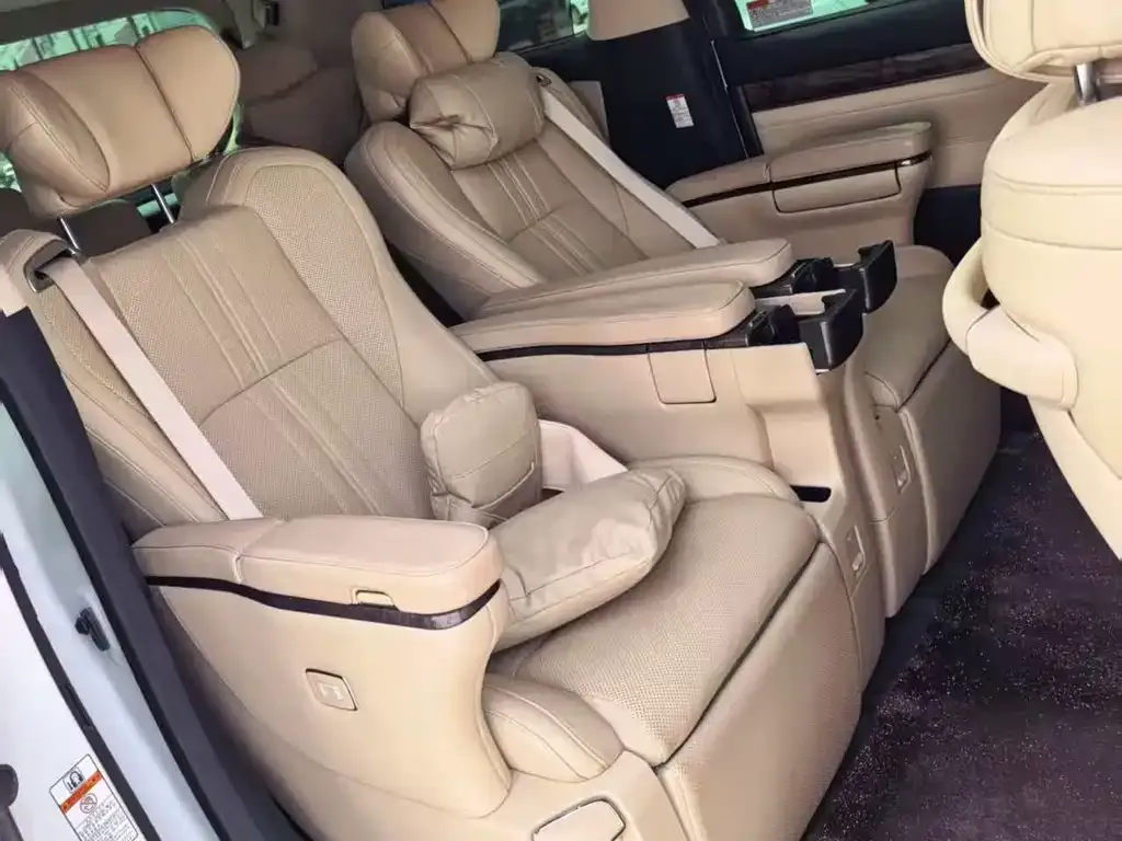 Toyota Alphard — фото 7