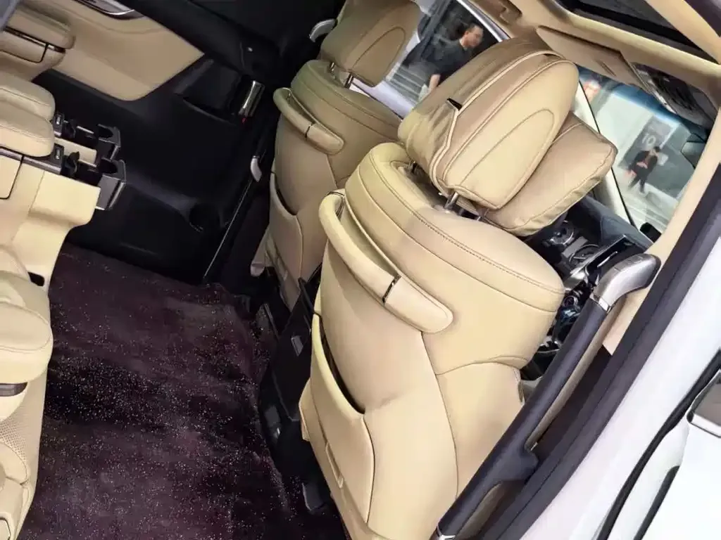 Toyota Alphard — фото 10