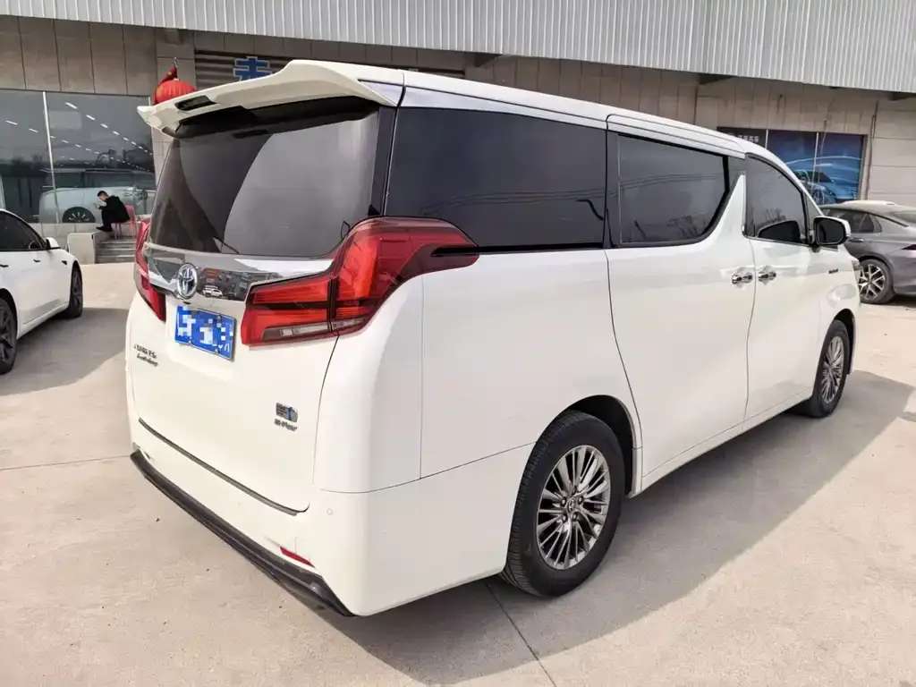 Toyota Alphard — фото 6