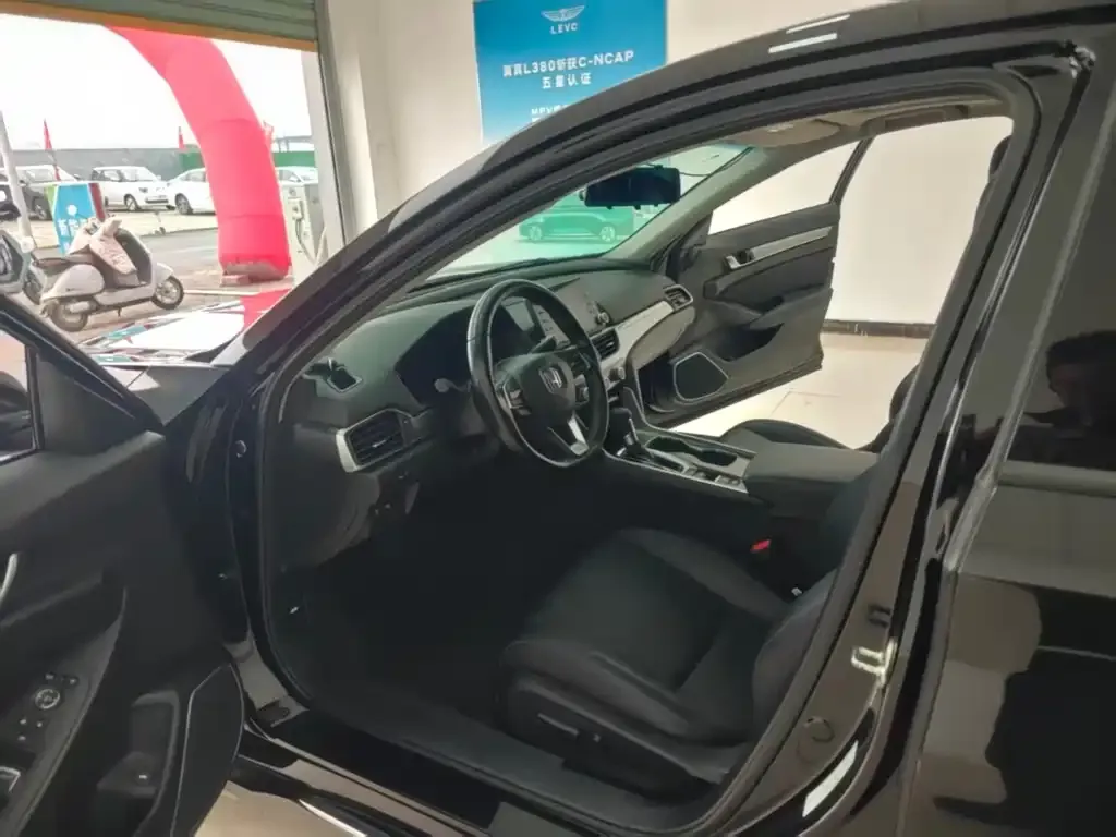 Honda Accord — фото 10
