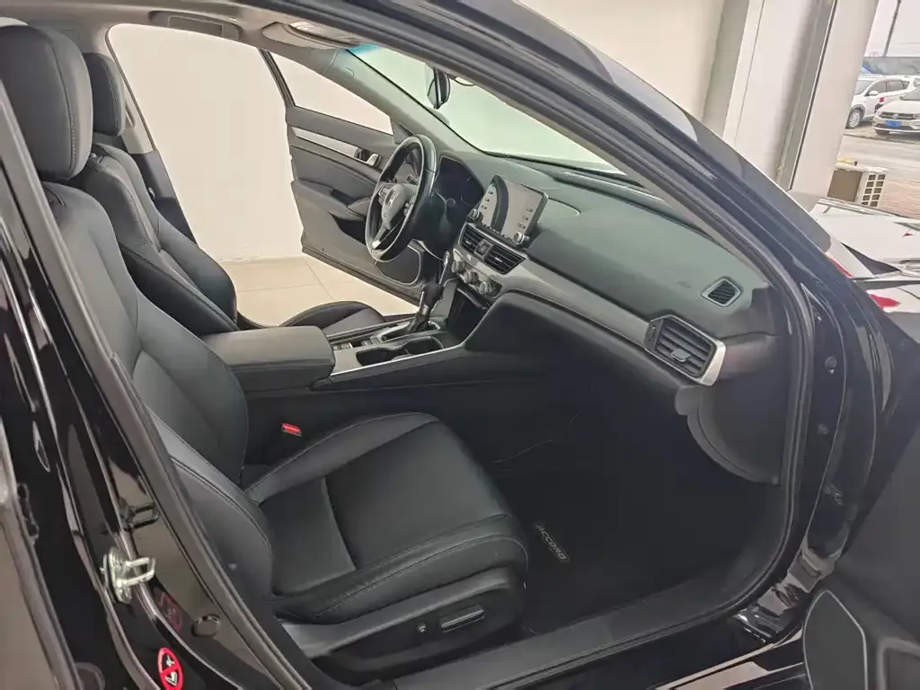 Honda Accord — фото 9