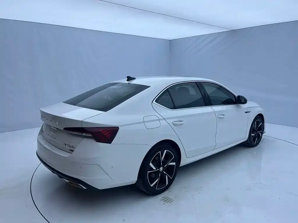 Skoda Octavia — фото 7