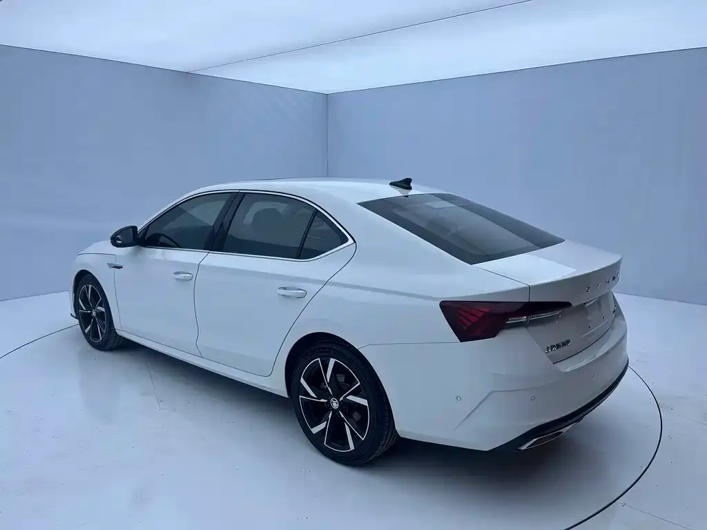 Skoda Octavia — фото 9