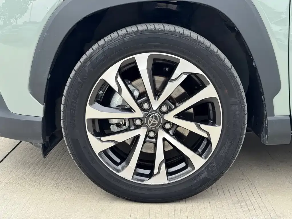 Toyota Corolla Cross — фото 8