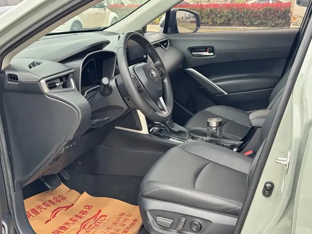Toyota Corolla Cross — фото 7
