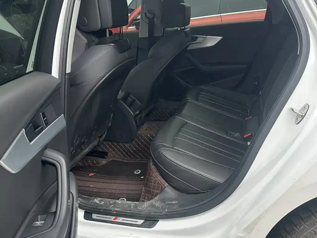 Audi A4L 2024 из CN, фото 9
