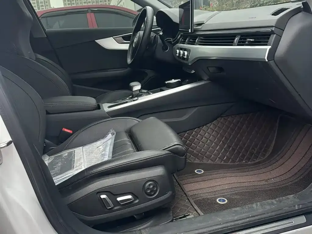 Audi A4L 2024 из CN, фото 3