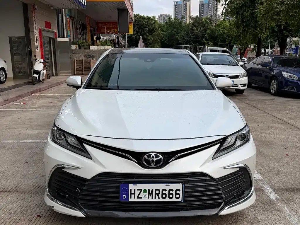 Toyota Camry — фото 3