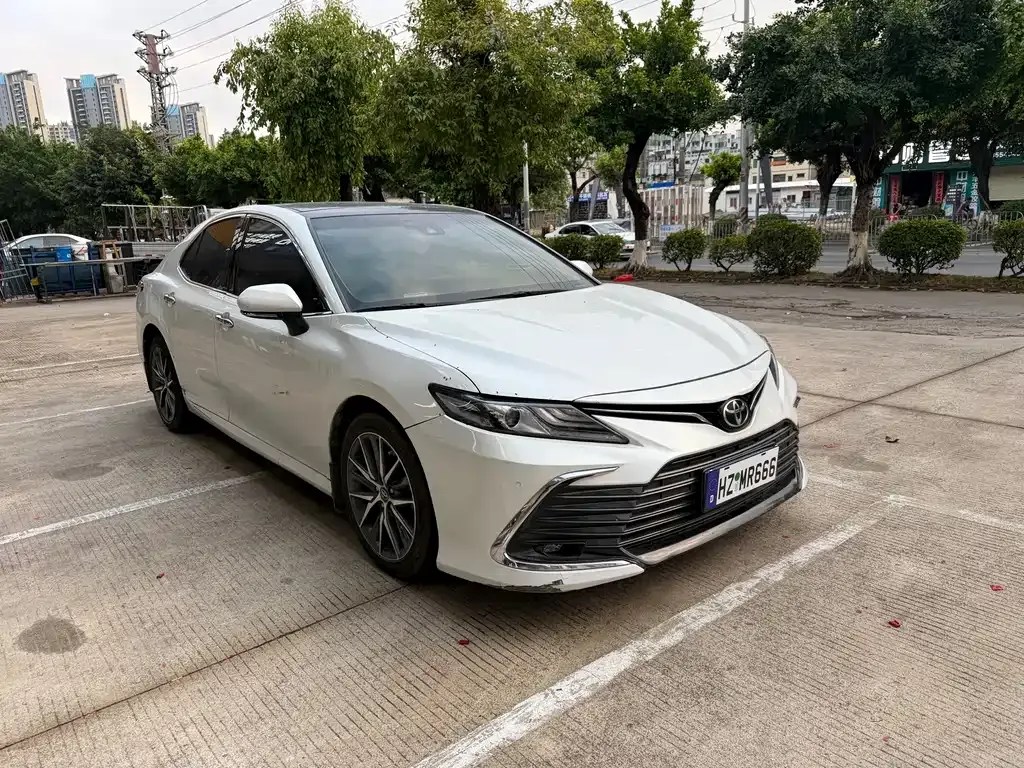 Toyota Camry — фото 8