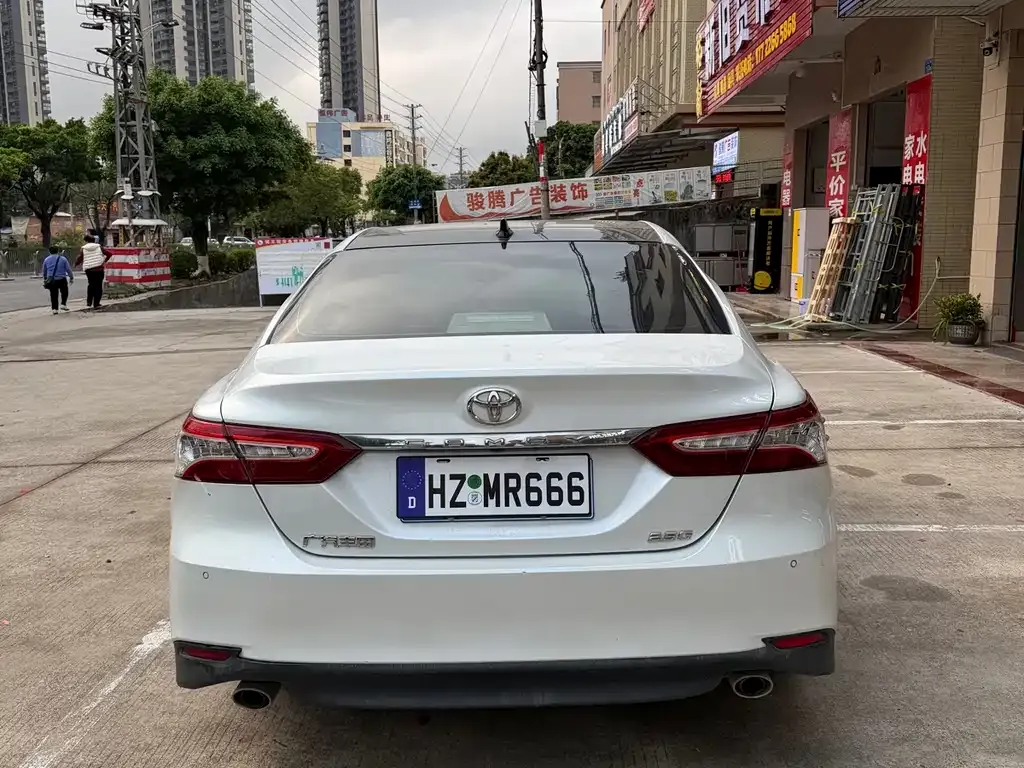 Toyota Camry — фото 6