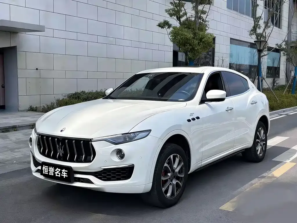 Maserati Levante — фото 1