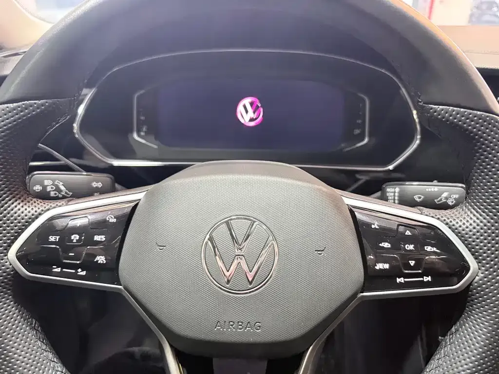 Volkswagen Passat — фото 4