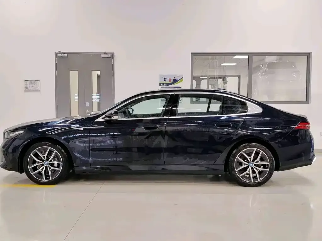 BMW i5 — фото 4