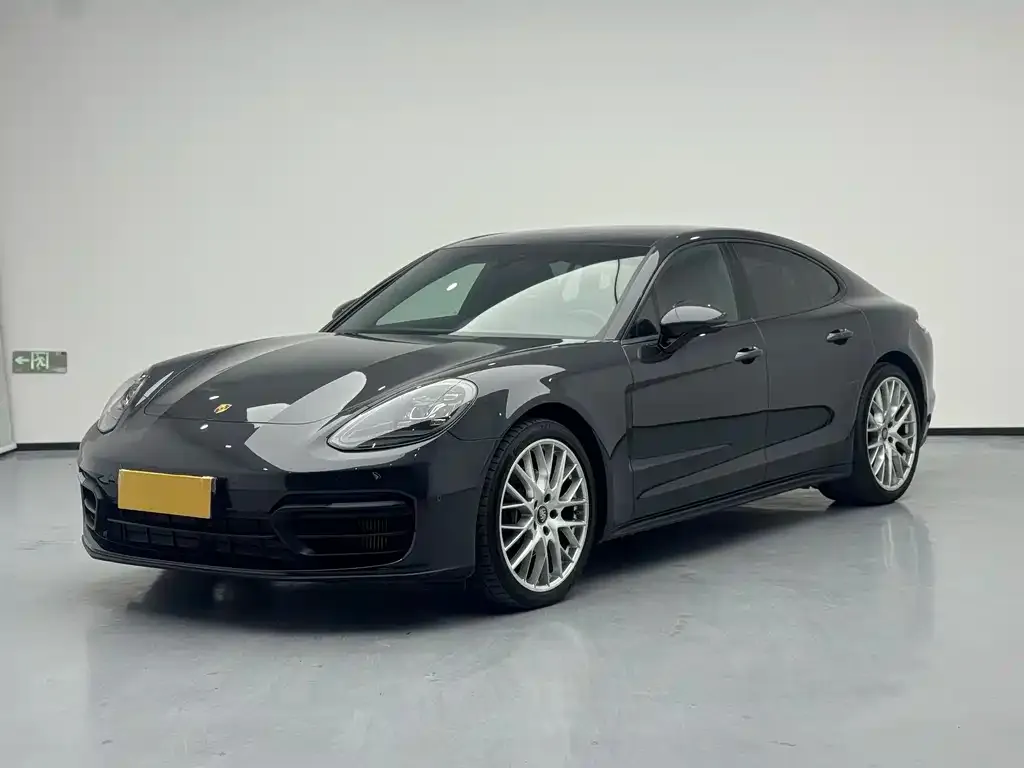 Porsche Panamera — фото 1