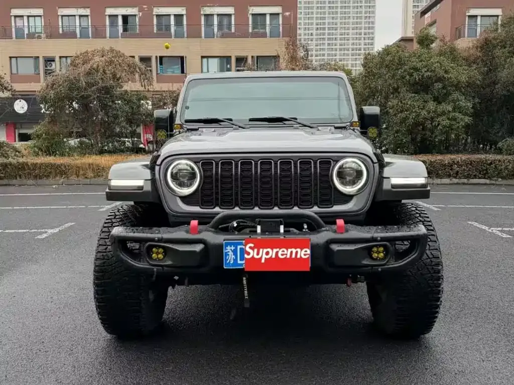 Jeep Wrangler — фото 1