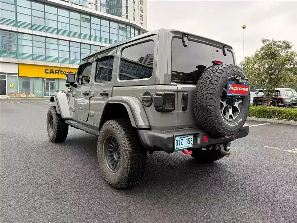 Jeep Wrangler — фото 9