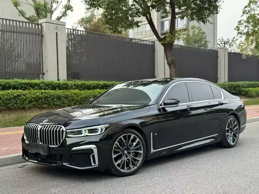 BMW 7 Series — фото 1