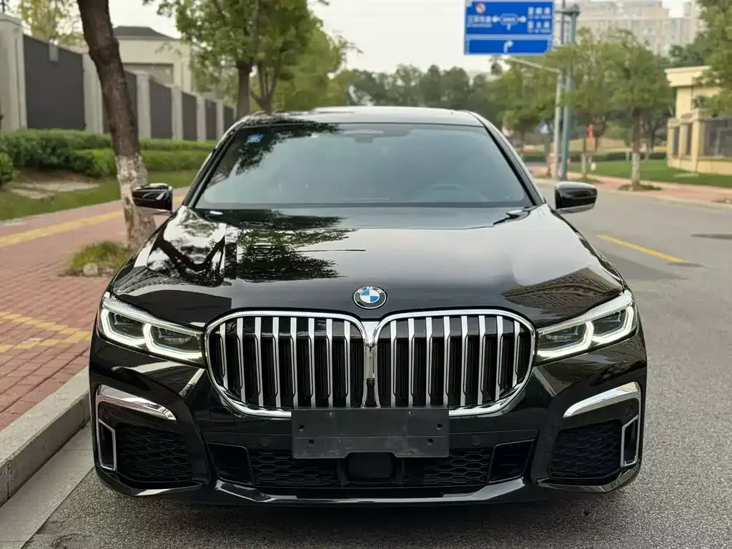 BMW 7 Series — фото 10