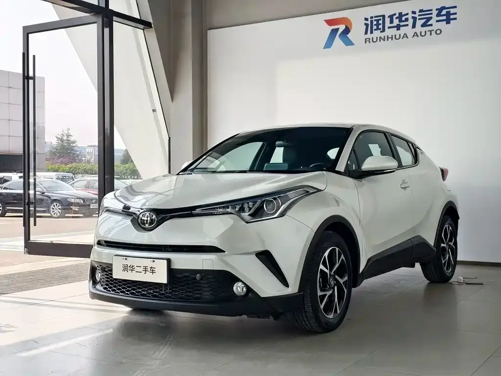Toyota C-HR — фото 1