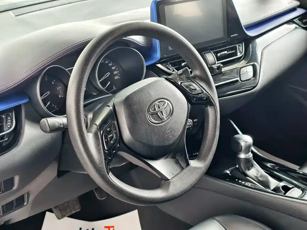 Toyota C-HR — фото 9