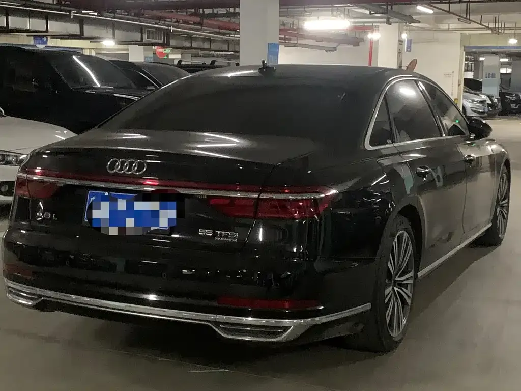 Audi A8 — фото 5
