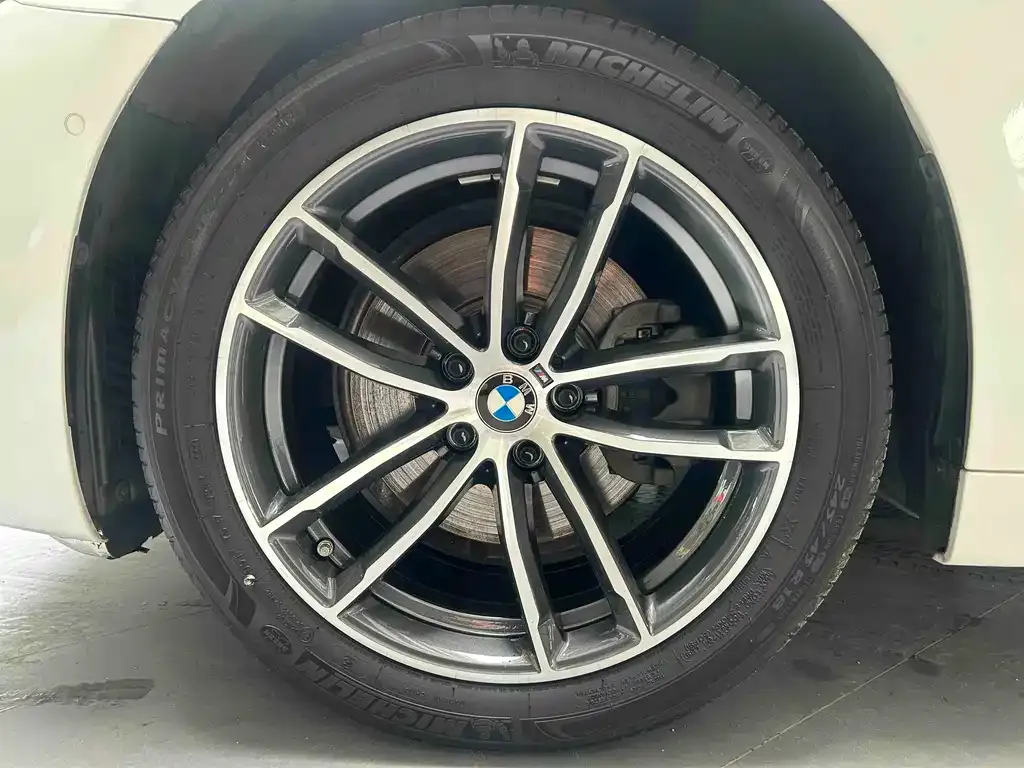 BMW 5 Series 2021 из CN, фото 8