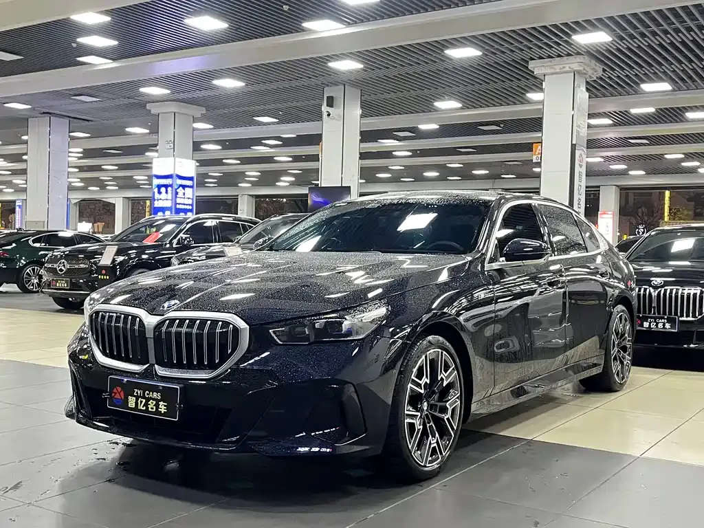 BMW 5 Series — фото 1
