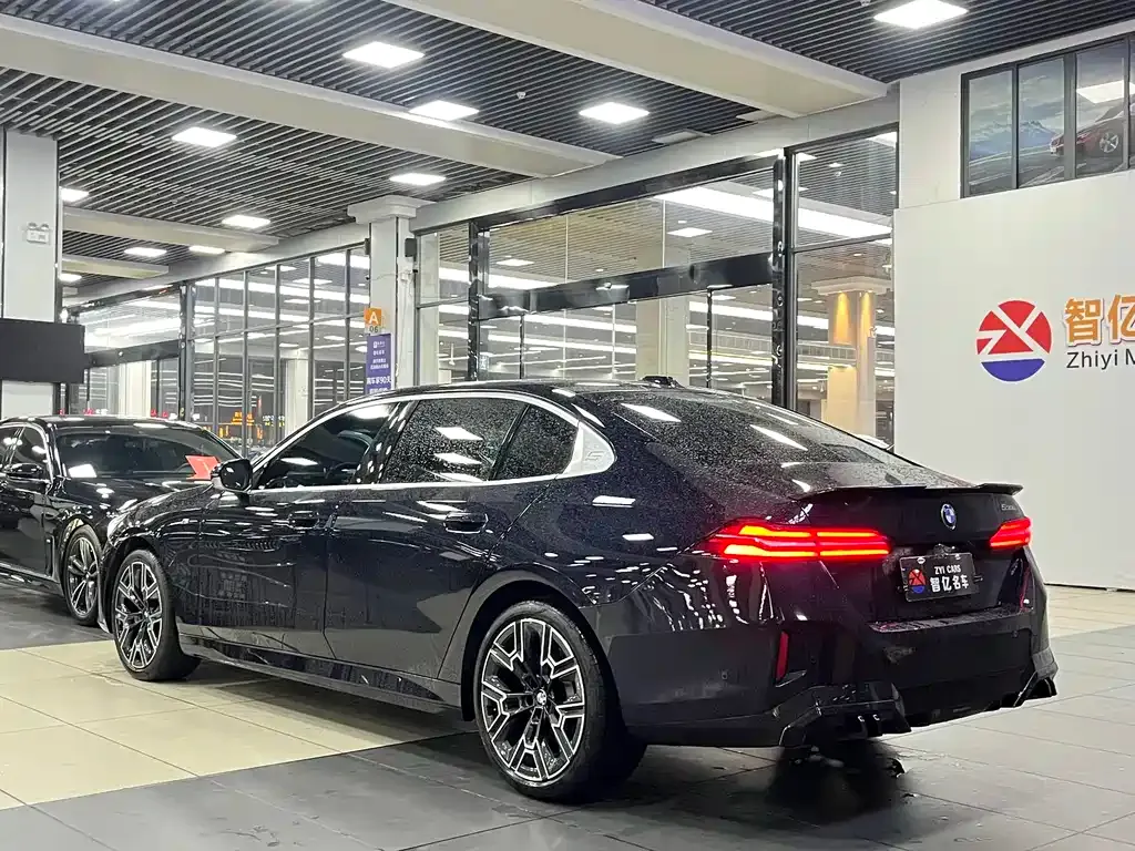BMW 5 Series — фото 2