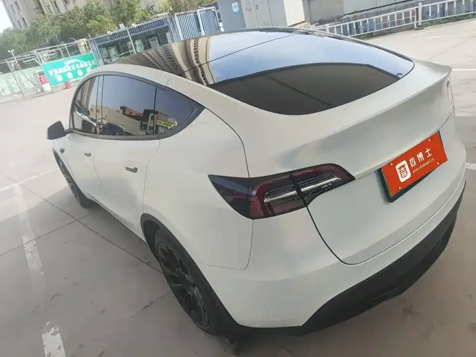 Tesla Model Y — фото 2