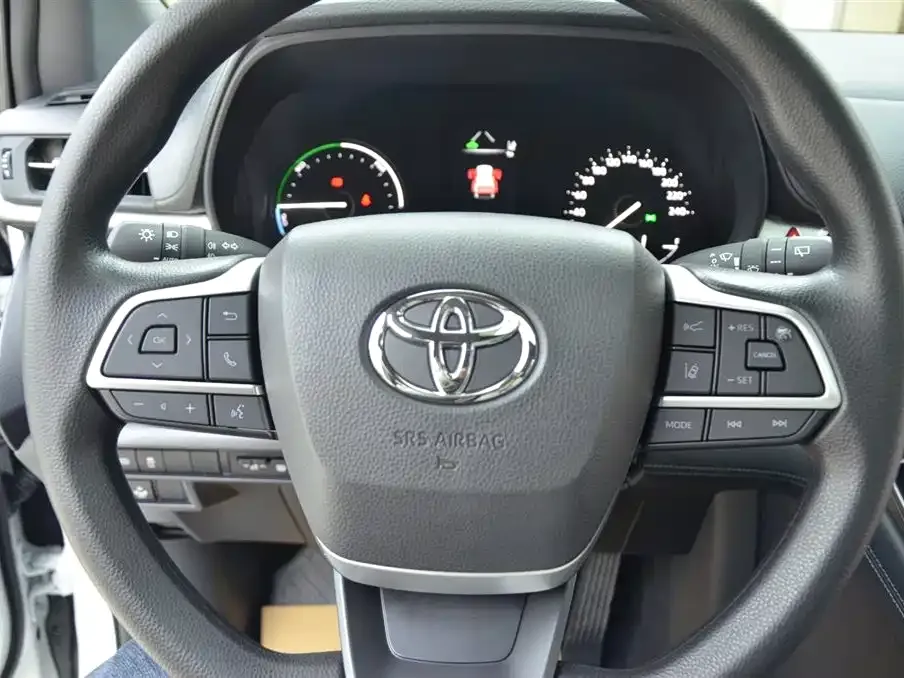 Toyota Granvia — фото 10