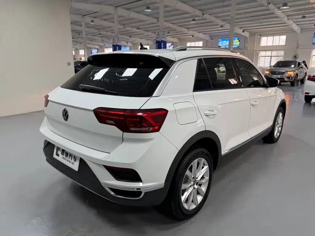 Volkswagen T-Roc — фото 9