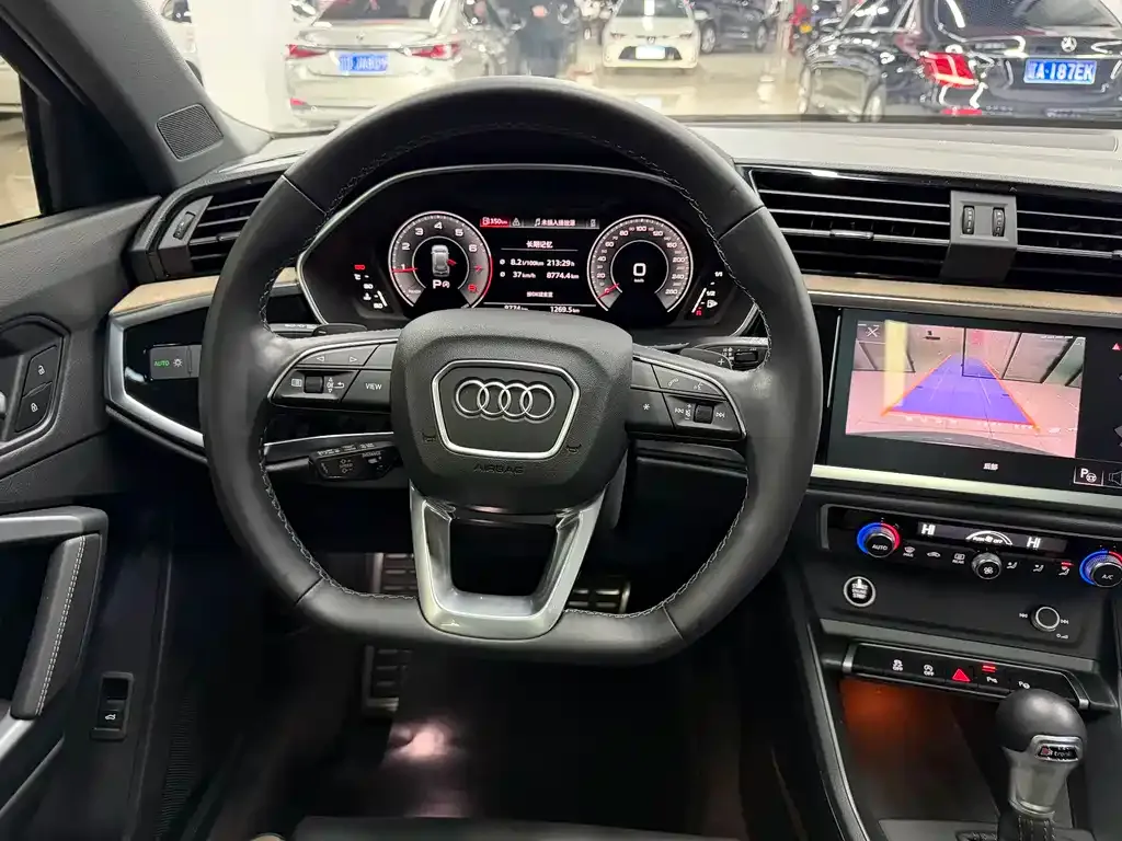 Audi Q3 — фото 10