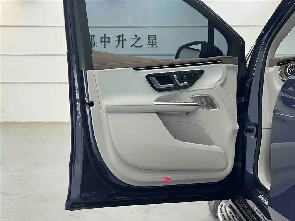 Mercedes-Benz EQE SUV — фото 3