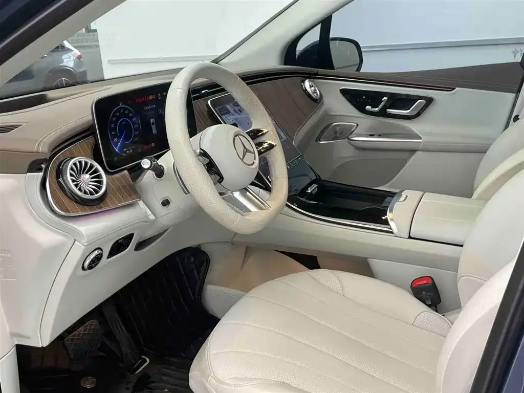 Mercedes-Benz EQE SUV — фото 10